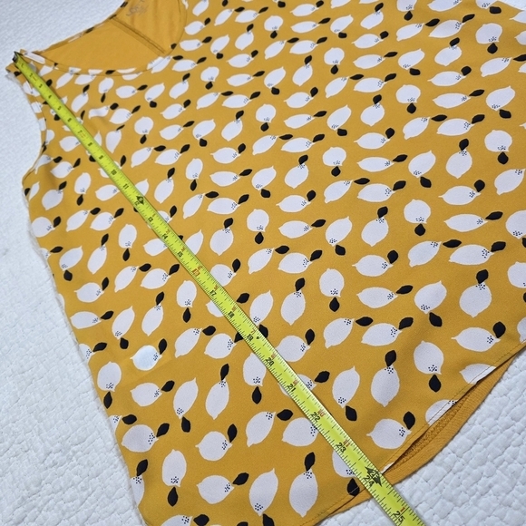 LOFT Outlet Sleeveless Scoop Neck Yellow Lemon Print Tank Top - Picture 3 of 6